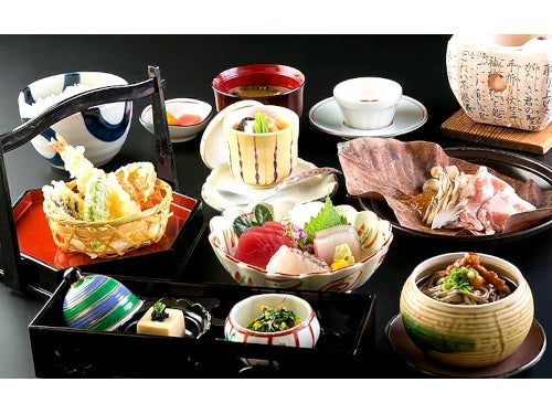 【名古屋発】予約困難!大人気観光列車「ながら」乗車体験&ホテル積翠園で和食ランチ2